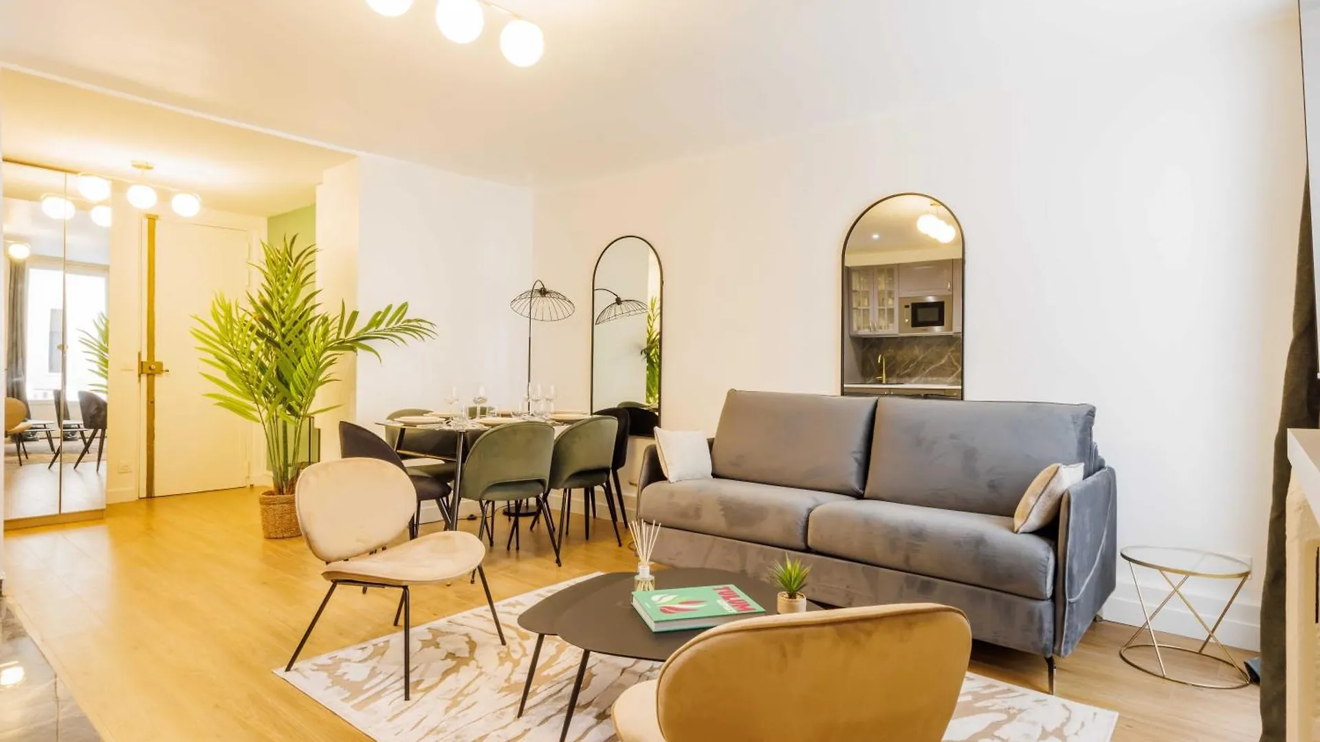 Apartment 3 Min From Haussmann, Sleeps 6 , 2Bdr Paris