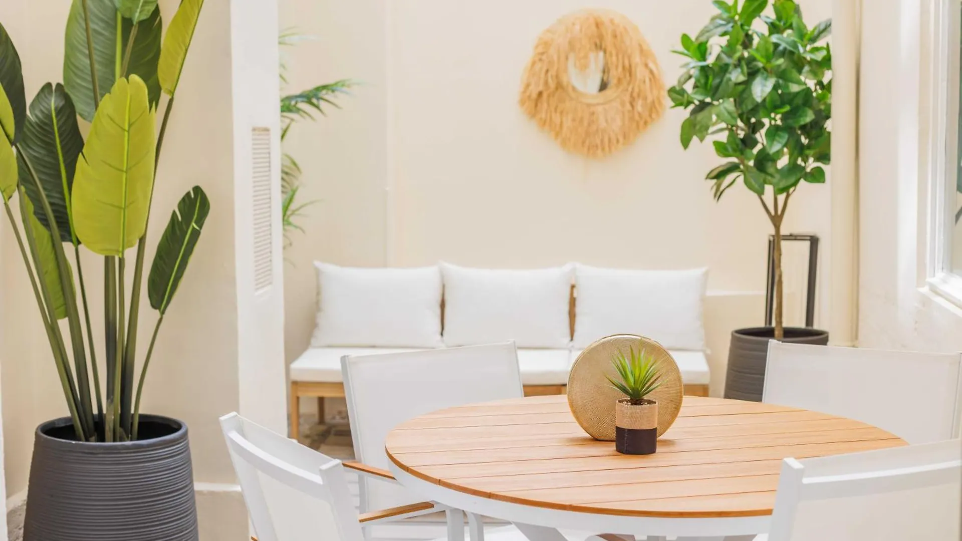 Apartment 3 Min From Haussmann, Sleeps 6 , 2Bdr Paris