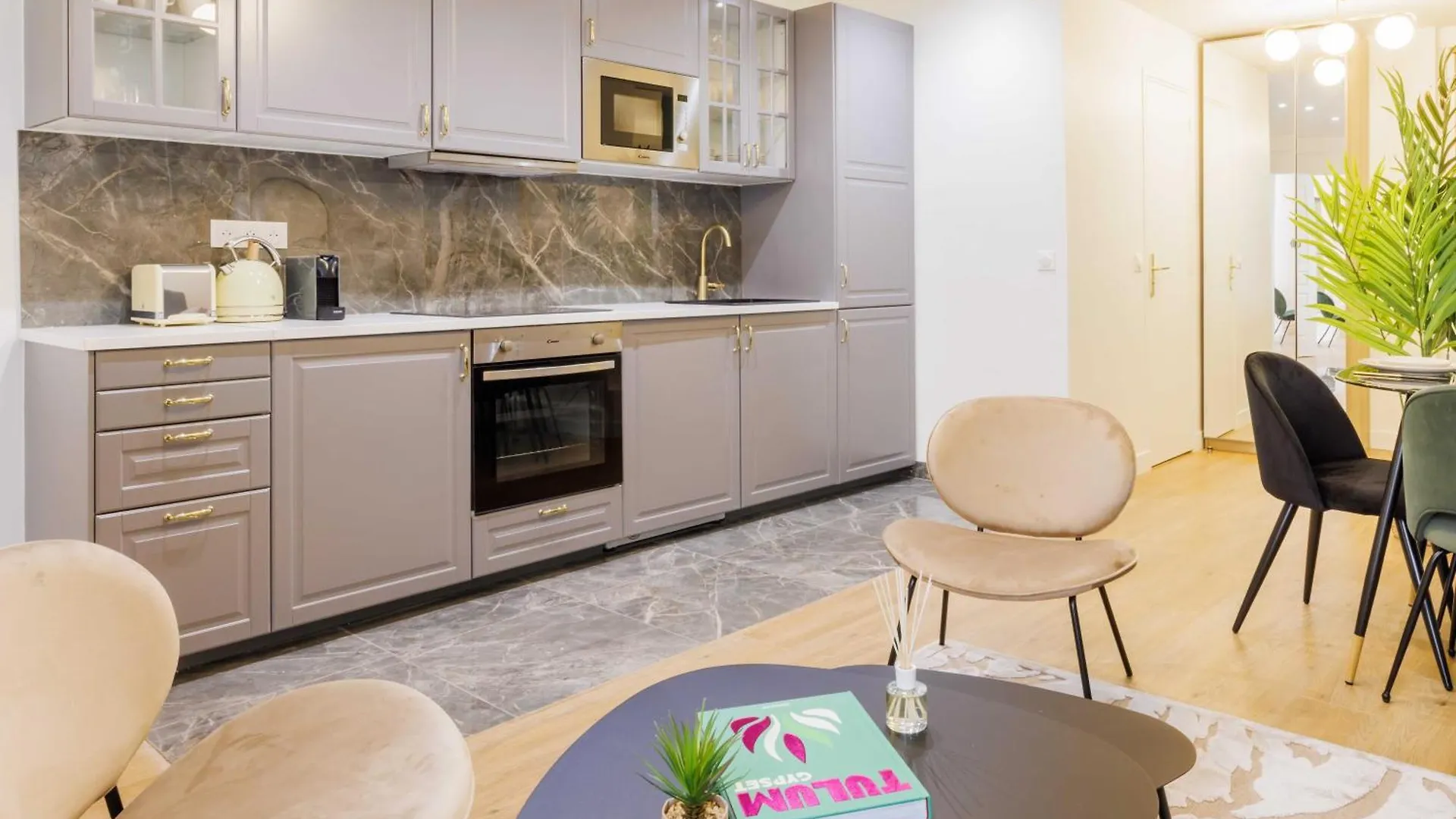 Apartment 3 Min From Haussmann, Sleeps 6 , 2Bdr Paris France