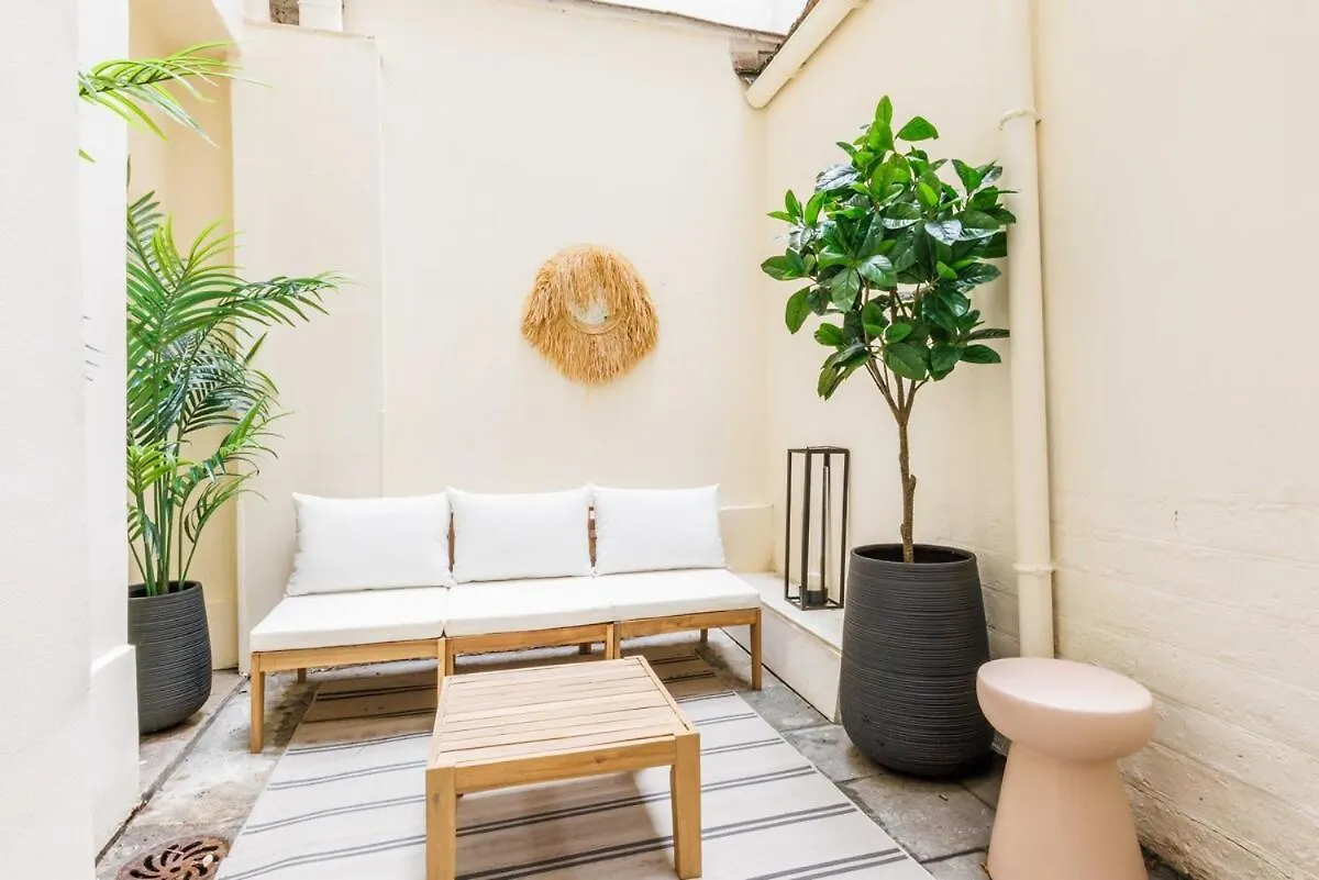 Apartment 3 Min From Haussmann, Sleeps 6 , 2Bdr Paris France