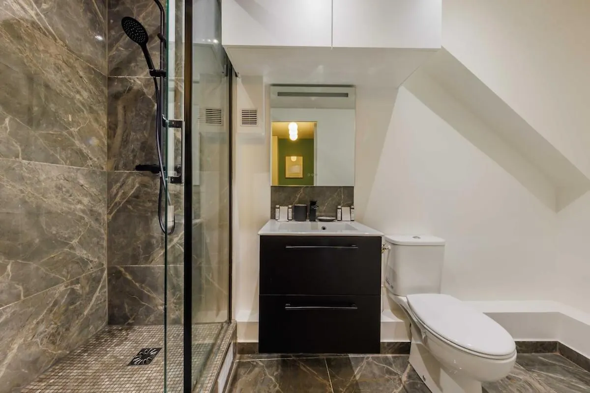 Apartment 3 Min From Haussmann, Sleeps 6 , 2Bdr Paris France