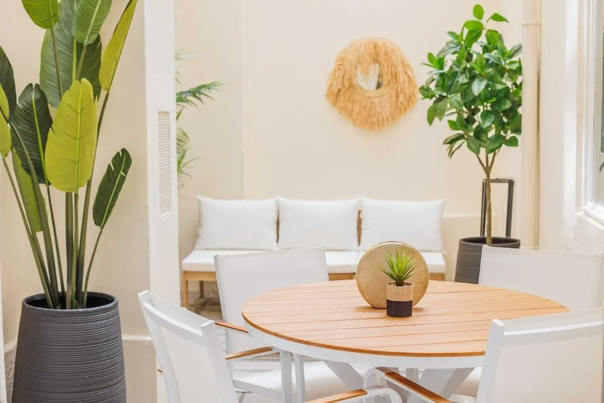 Apartment 3 Min From Haussmann, Sleeps 6 , 2Bdr Paris