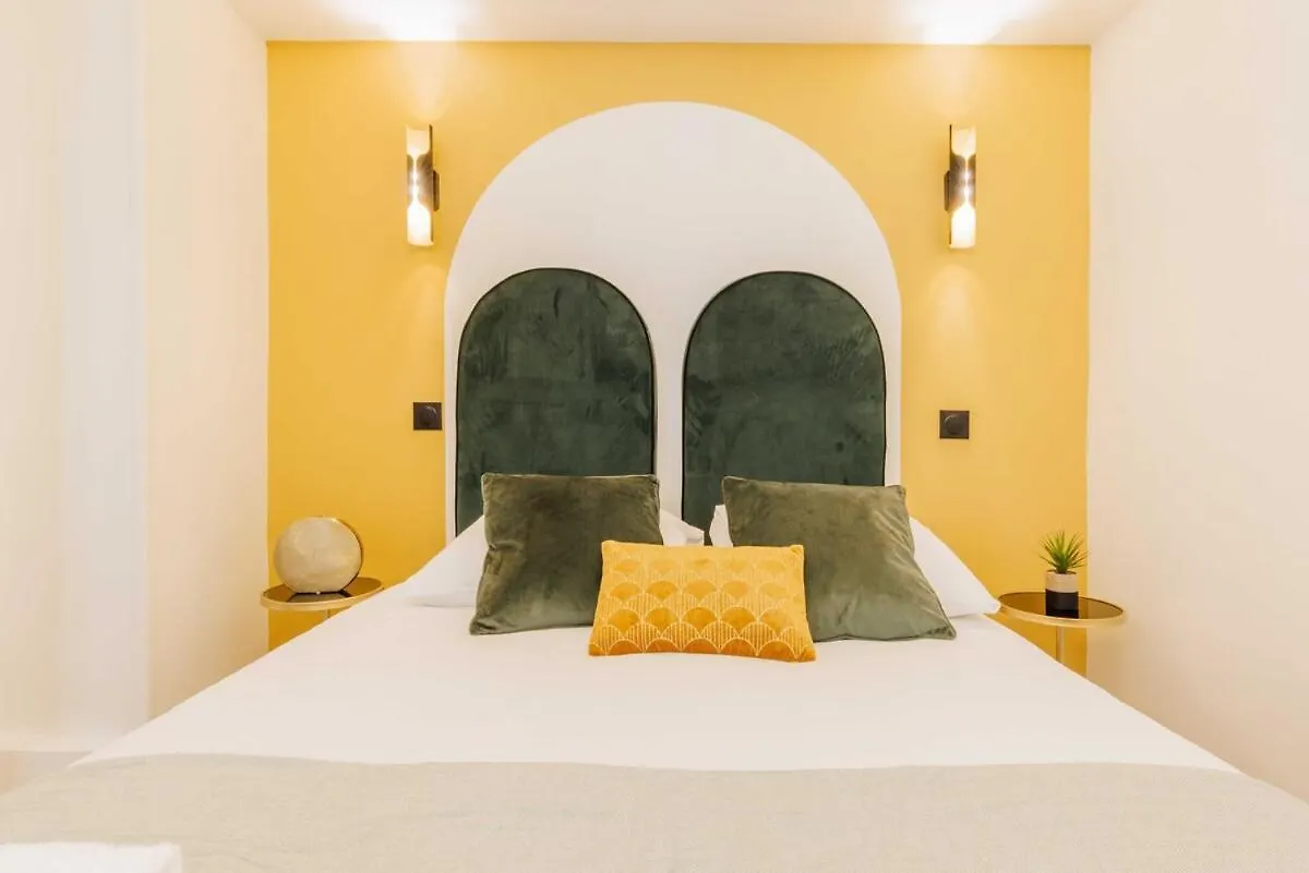Apartment 3 Min From Haussmann, Sleeps 6 , 2Bdr Paris